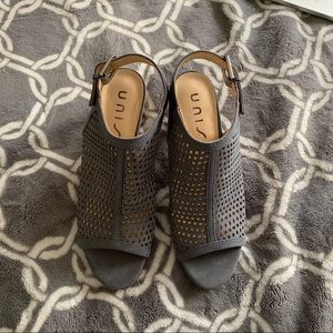 Unisa size 8 grey suede open toe ankle strap